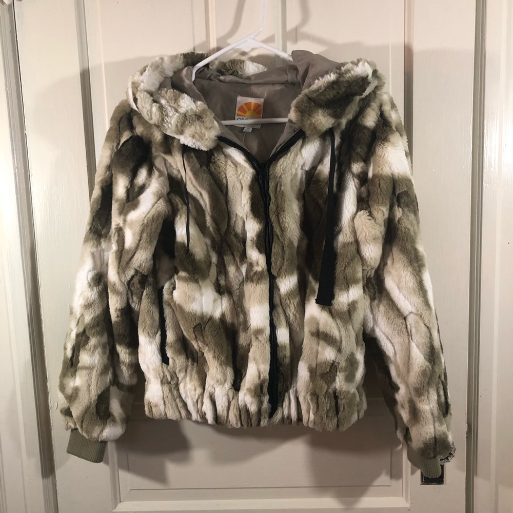C&California fluffy zip up jacket